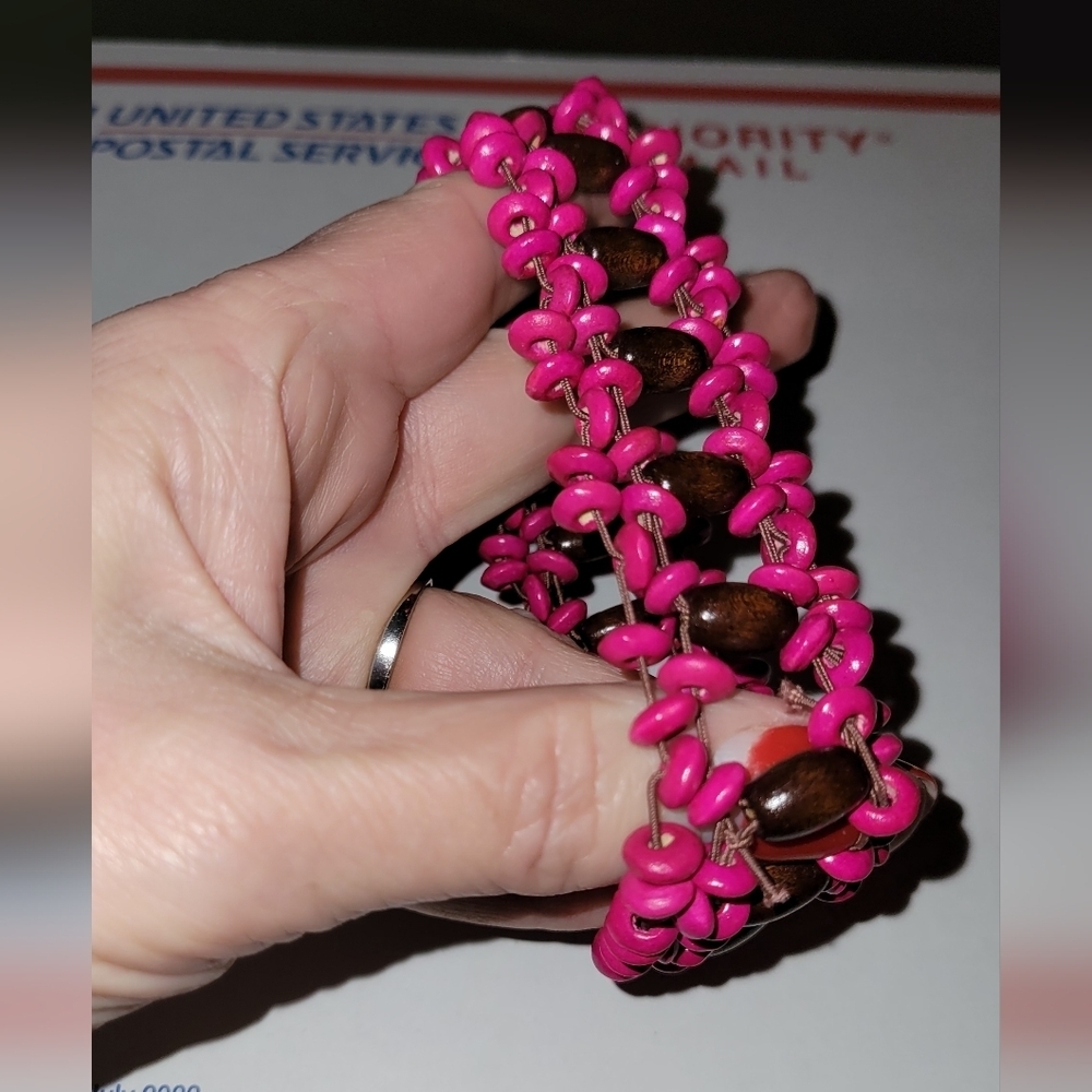 Hot Pink & Brown Wooded Bead Stretch Bracelet - Picture 5 of 6